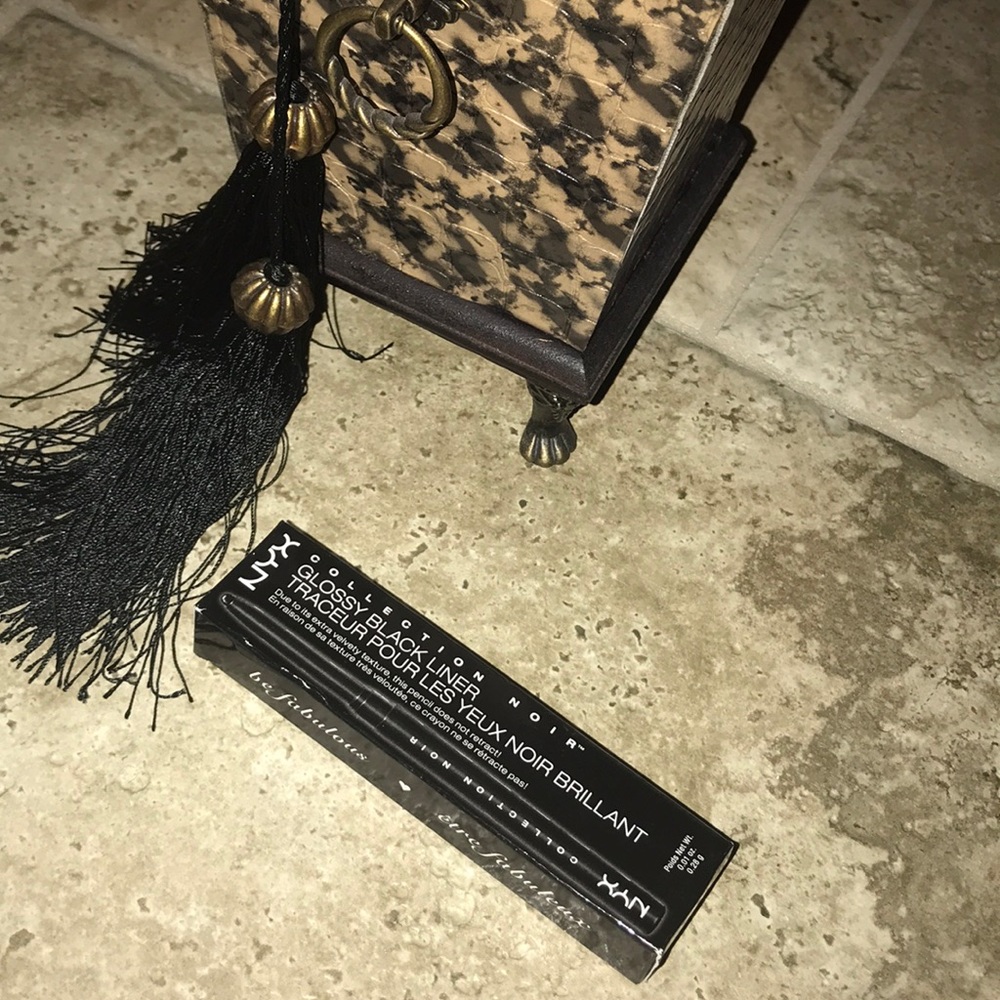 ‼️SOLD‼️NYX Glossy Black Liner